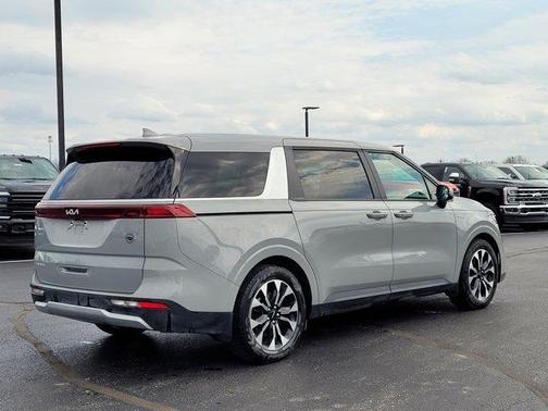 Ceramic Silver 2024 Kia Carnival EX