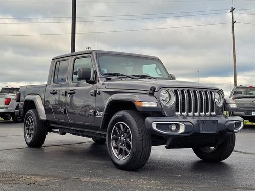 Granite Crystal Clearcoat Metallic 2023 Jeep Gladiator OVERLAND