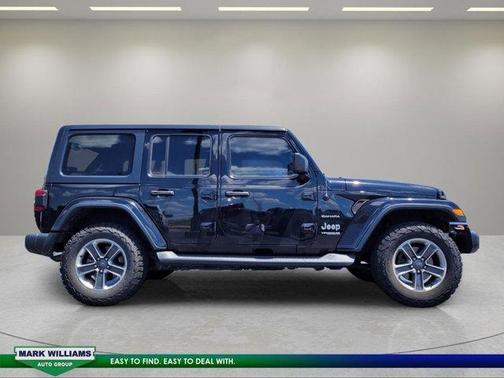 Black Clearcoat 2018 Jeep Wrangler Unlimited Sahara