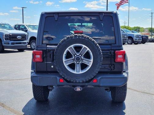 Black Clearcoat 2018 Jeep Wrangler Unlimited Sahara