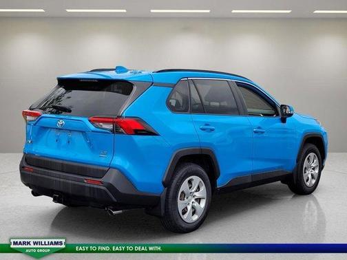 2020 Toyota RAV4 LE