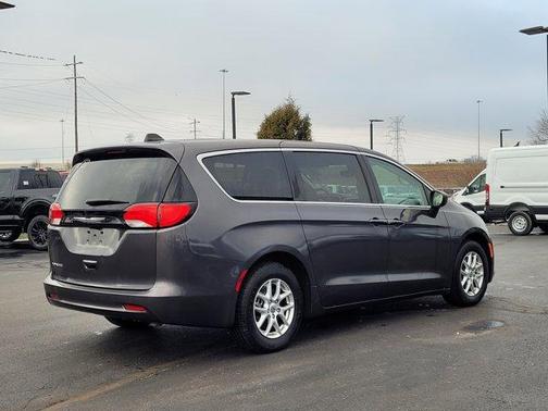 2023 Chrysler Voyager LX