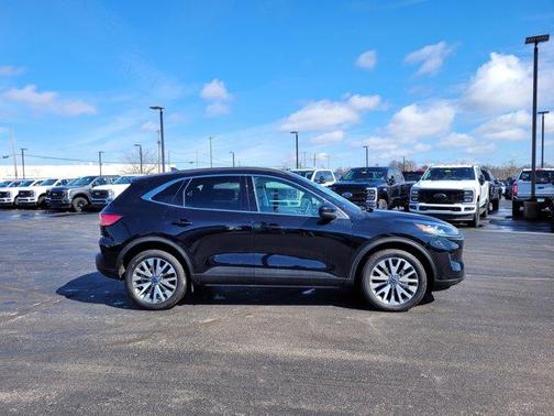 2022 Ford Escape Titanium Hybrid