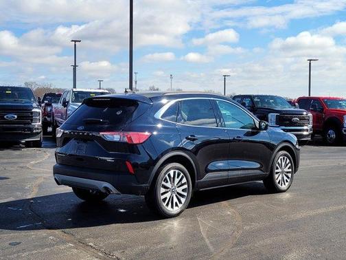 2022 Ford Escape Titanium Hybrid