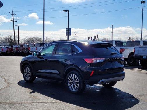 2022 Ford Escape Titanium Hybrid