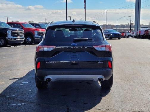 2022 Ford Escape Titanium Hybrid