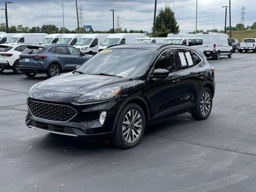2022 Ford Escape Titanium Hybrid