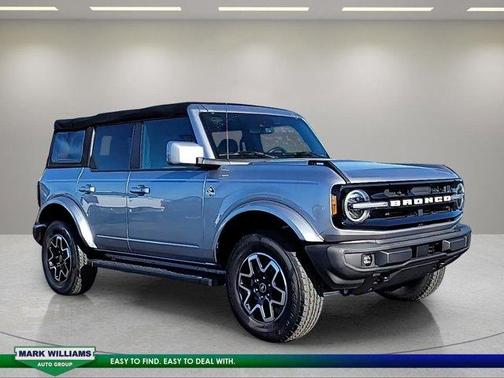 Iconic Silver Metallic 2023 Ford Bronco Outer Banks