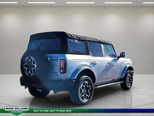 Iconic Silver Metallic 2023 Ford Bronco Outer Banks