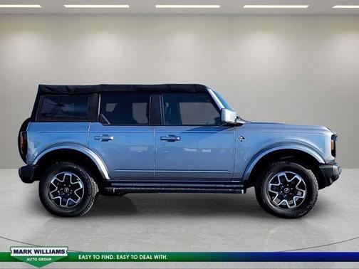 Iconic Silver Metallic 2023 Ford Bronco Outer Banks