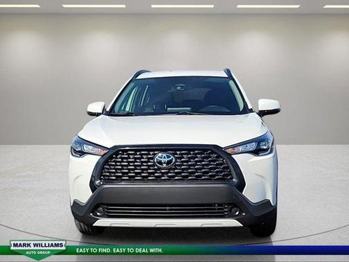 Pearl 2024 Toyota Corolla Cross LE