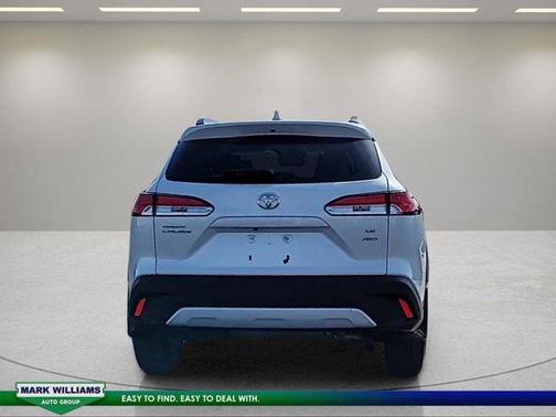 Pearl 2024 Toyota Corolla Cross LE