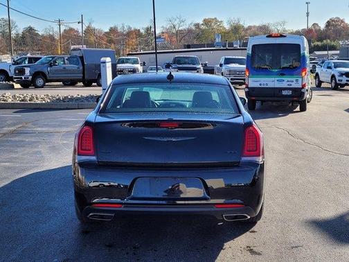 2021 Chrysler 300 Touring