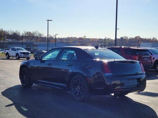 2021 Chrysler 300 Touring
