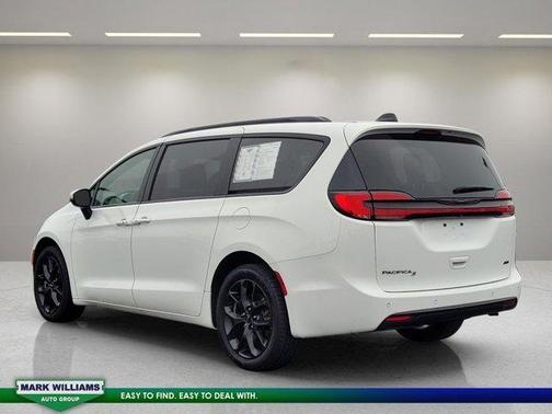 2023 Chrysler Pacifica Touring-L