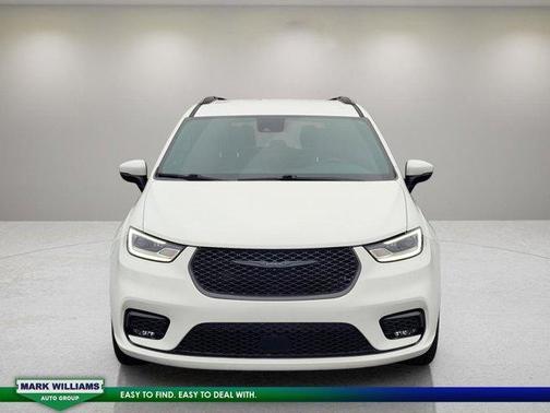 2023 Chrysler Pacifica Touring-L