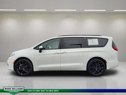 2023 Chrysler Pacifica Touring-L