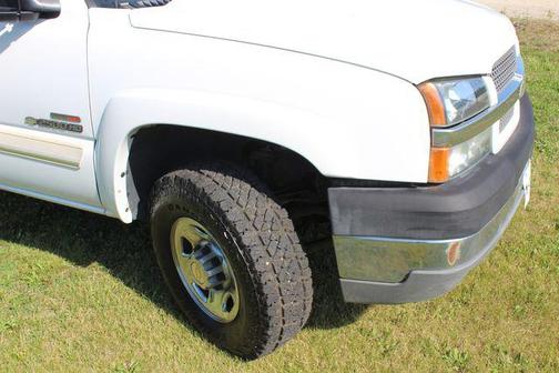 2004 Chevrolet Silverado 2500 LS H/D Extended Cab