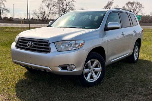 Classic Silver Metallic 2010 Toyota Highlander SE