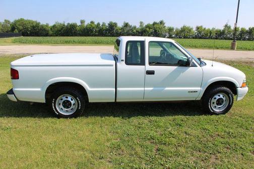 1999 Chevrolet S-10 Base