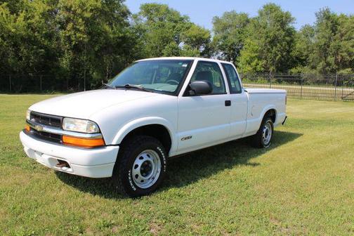 1999 Chevrolet S-10 Base
