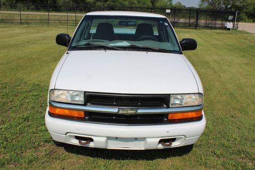 1999 Chevrolet S-10 Base