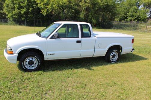 1999 Chevrolet S-10 Base