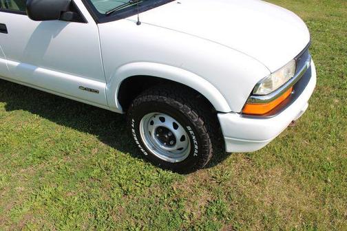1999 Chevrolet S-10 Base