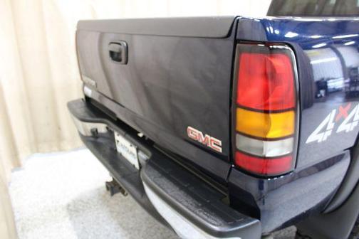 Photo 5 of 29 of 2005 GMC Sierra 2500 SLT