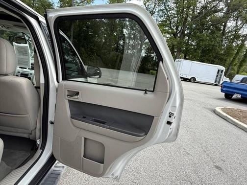 2010 Mercury Mariner I4 4dr SUV
