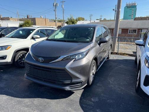 2021 Toyota Sienna LE