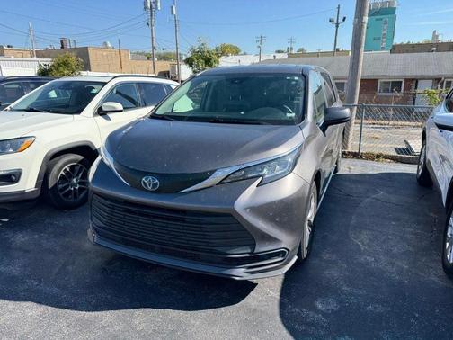 2021 Toyota Sienna LE