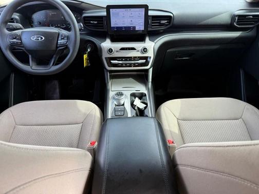 2023 Ford Explorer Base