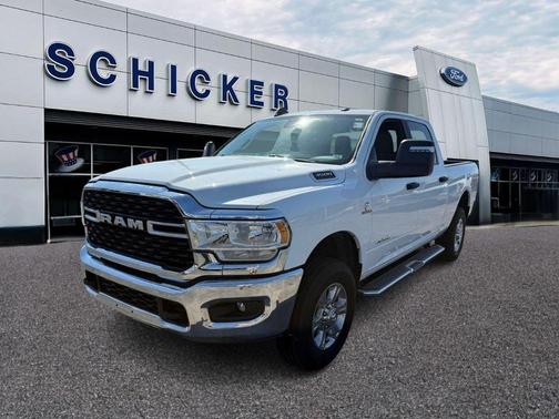 2023 RAM 3500 Big Horn Crew Cab 4x4 6'4' Box