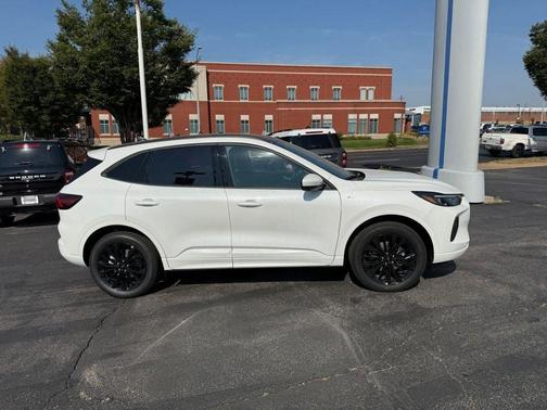 2025 Ford Escape ST-Line Elite