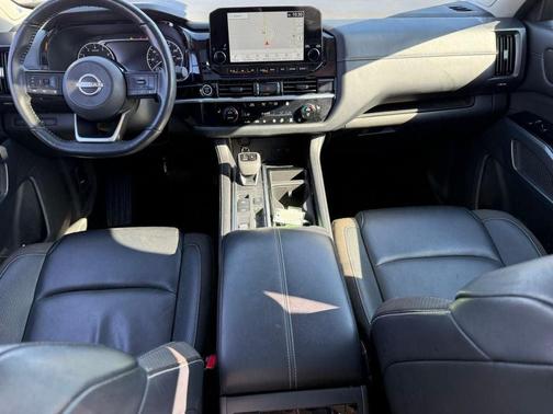 2024 Nissan Pathfinder SL FWD