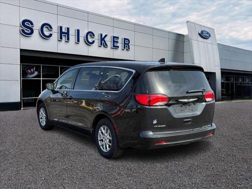 2022 Chrysler Voyager LX