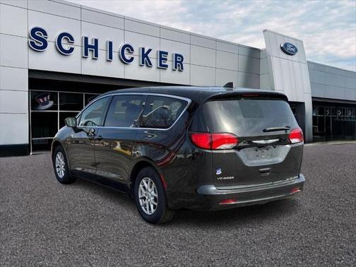 2022 Chrysler Voyager LX