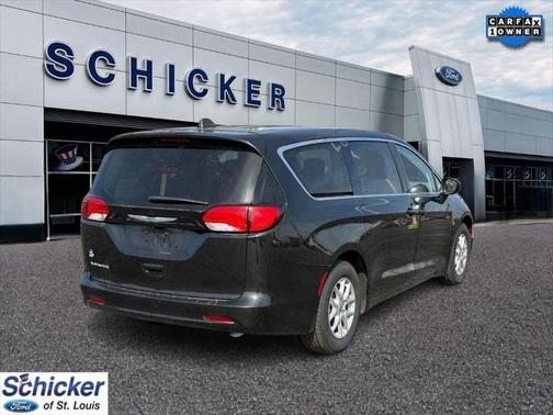 2022 Chrysler Voyager LX