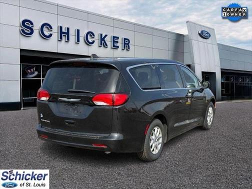 2022 Chrysler Voyager LX