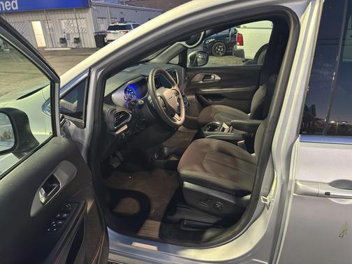 2023 Chrysler Pacifica Touring