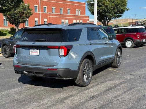 2025 Ford Explorer ST-Line