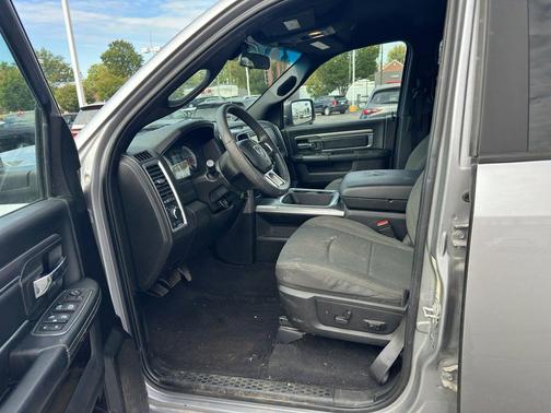 2022 RAM 1500 Classic Warlock Quad Cab 4x4 6'4' Box