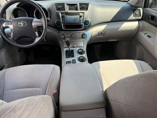 2013 Toyota Highlander SE