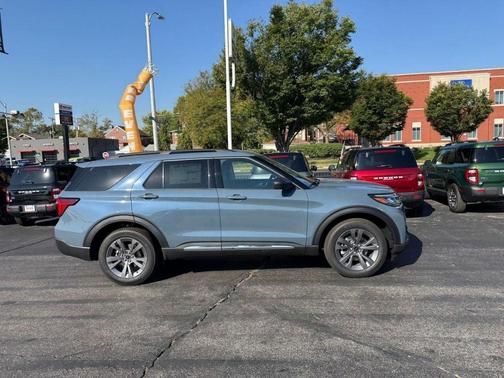 2025 Ford Explorer Active