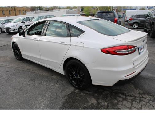 Photo 5 of 22 of 2020 Ford Fusion SE