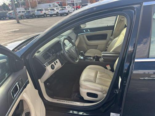 2014 Lincoln MKS Base