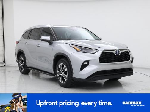 Gray 2023 Toyota Highlander Hybrid XLE