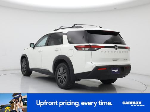 White 2023 Nissan Pathfinder SV