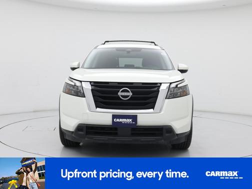 White 2023 Nissan Pathfinder SV